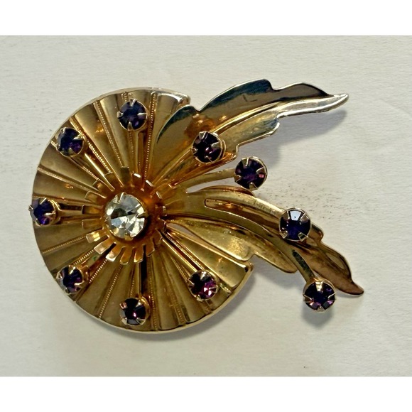 The Unbranded Brand Jewelry - Vintage Floral purple, clear Rhinestone Brooch – Gold Tone‎ Wreath
